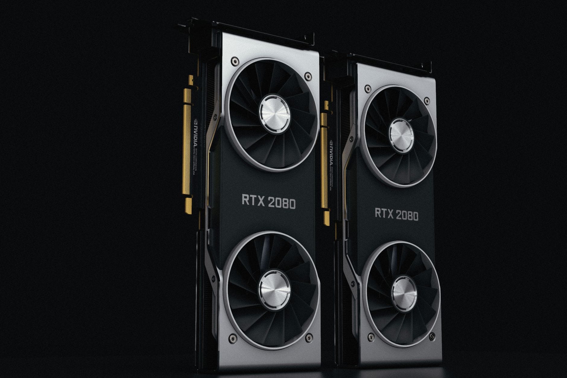 Dwie karty graficzne NVIDIA RTX 2080 z dwoma wentylatorami z bliska