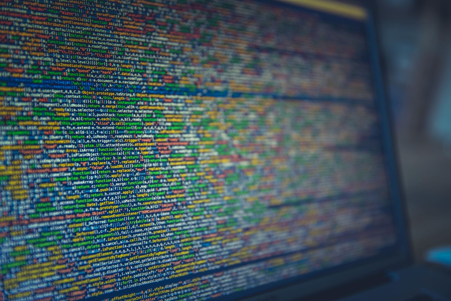 Kolorowy kod źródłowy wyświetlony na ekranie komputera