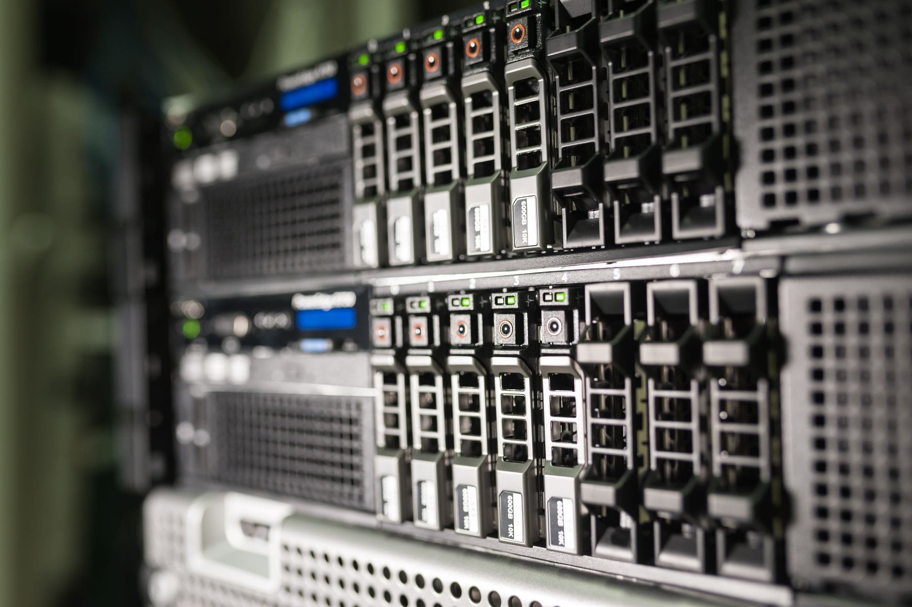 Monitoring wydajności w czasie rzeczywistym: narzędzia dla adminów i power userów